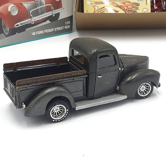 Monogram Ford Pickup 1940 Street Rod 1:24 Partially Assembled with Box Skill 2 - Picture 6 of 10
